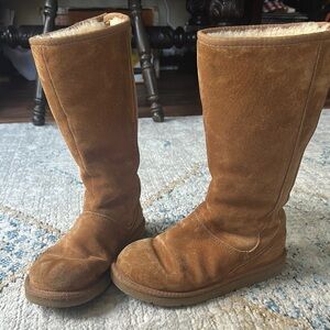 Ugg Knightsbridge Brown Suede Boots with  Fur Lining and Back zipper